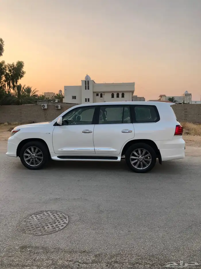 جيب لكزس 570 LX موديل 2010 4