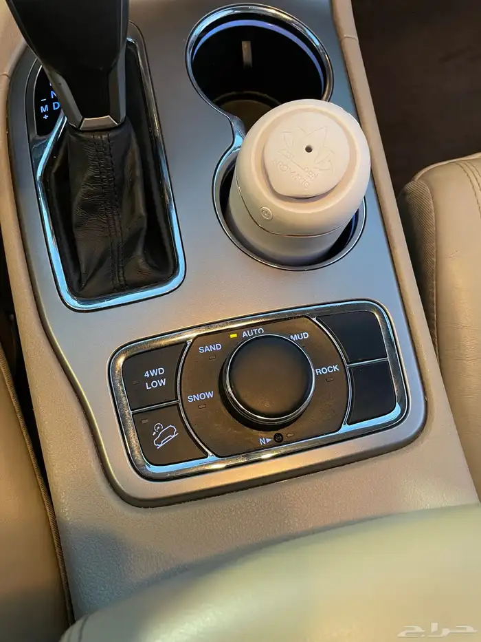 2018 جراند شروكي ليمتد V8 32