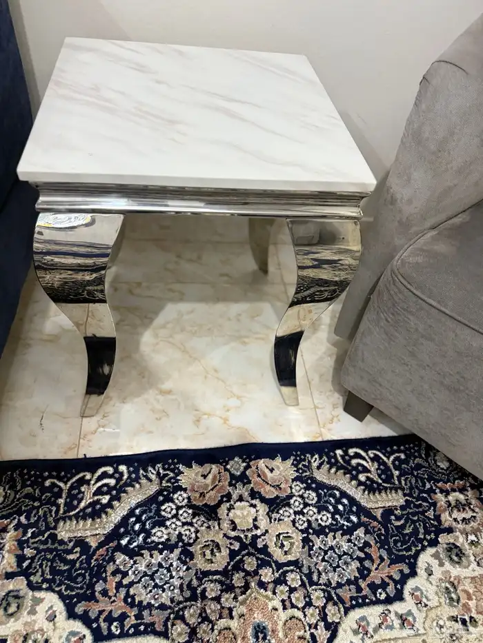 طاولة طعام مع طاولة وسط 2