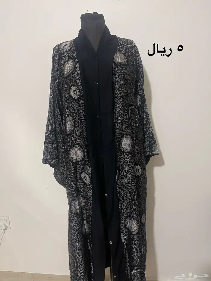 ملابس وشنط للبيع 1