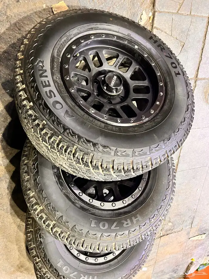 جنوط ميثود 6 مسمار مع كفرات صيني نص حجري مقاس 285 70 17 11