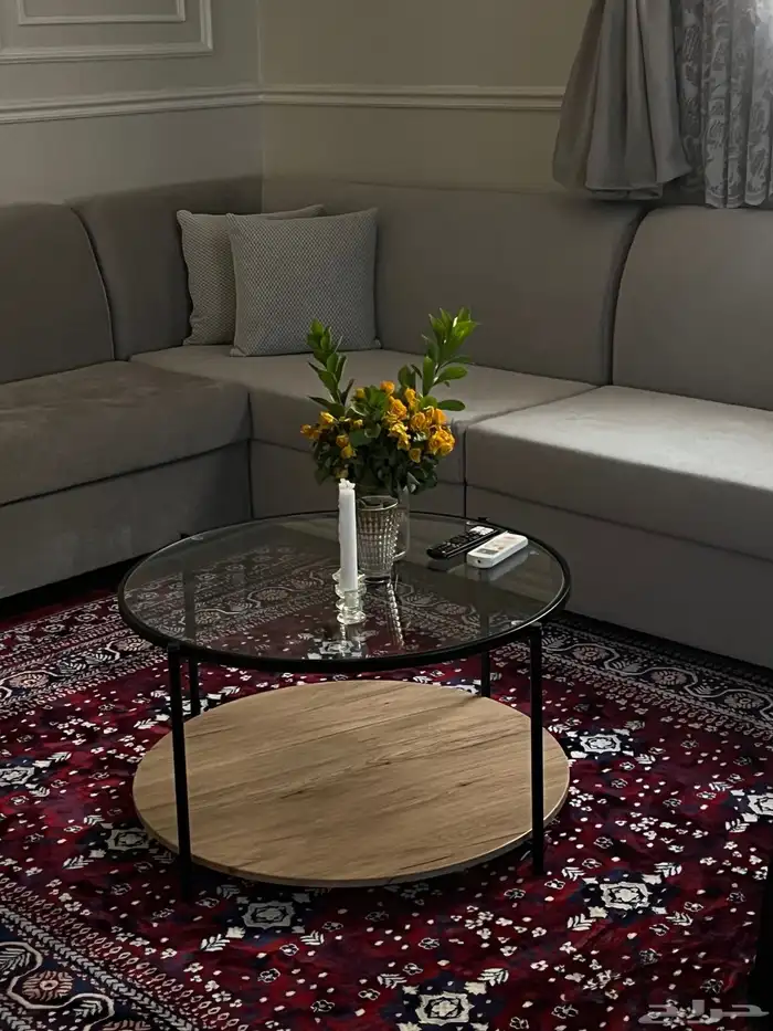 طاولة زجاج بحواف اسود حديد 1