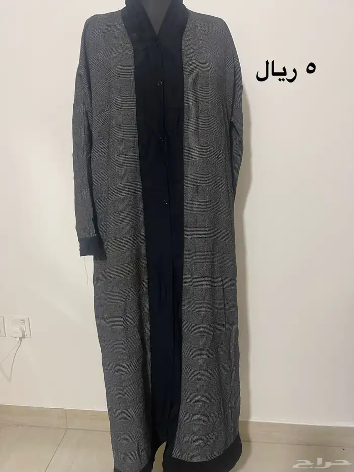 ملابس وشنط للبيع 2