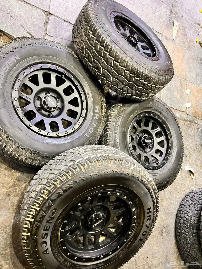 جنوط ميثود 6 مسمار مع كفرات صيني نص حجري مقاس 285 70 17 0