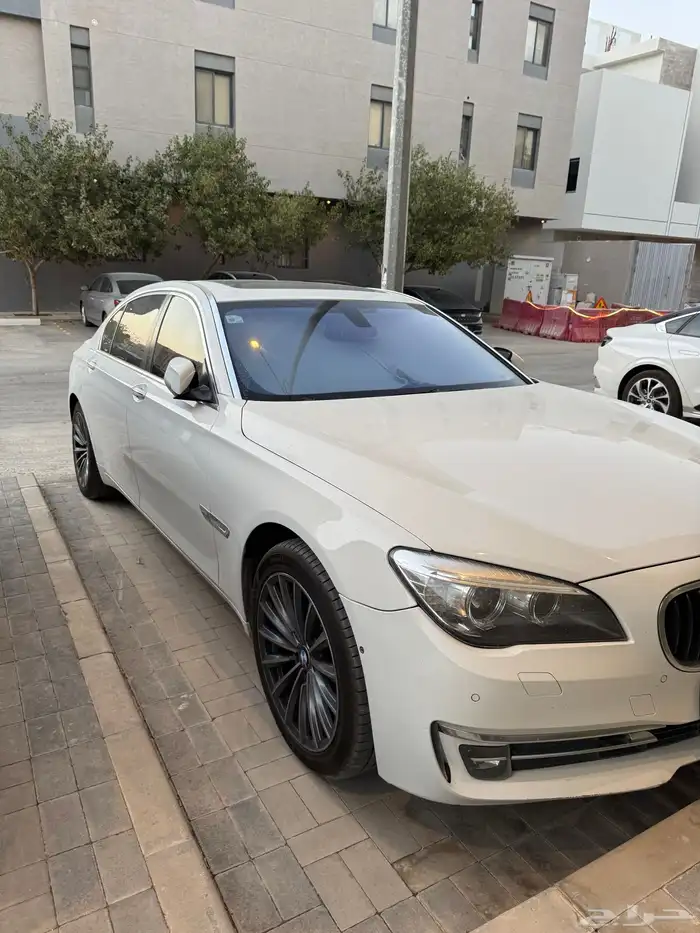 للبيع الفئة السابعه 730li مواصفات 740 4