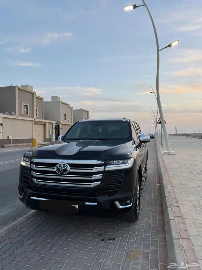 لاندكروزر اسود (2024 VXR) أعلى فئه 1