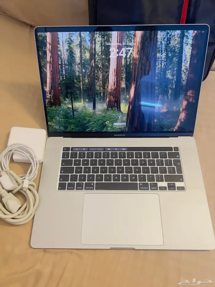 MacBook Pro 16inch. look like new 16GB ram 500gb SSD 4