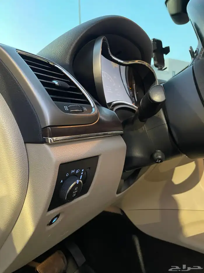 2018 جراند شروكي ليمتد V8 31