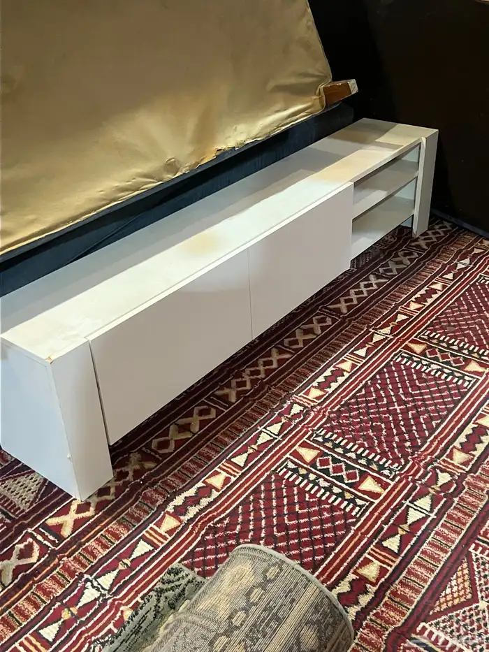 طاولة شاشه ايكيا 0