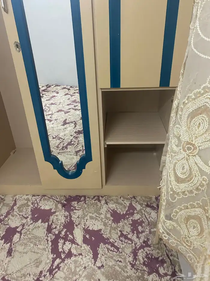 مكيف شباك ودولاب وموكيت سجاد 2