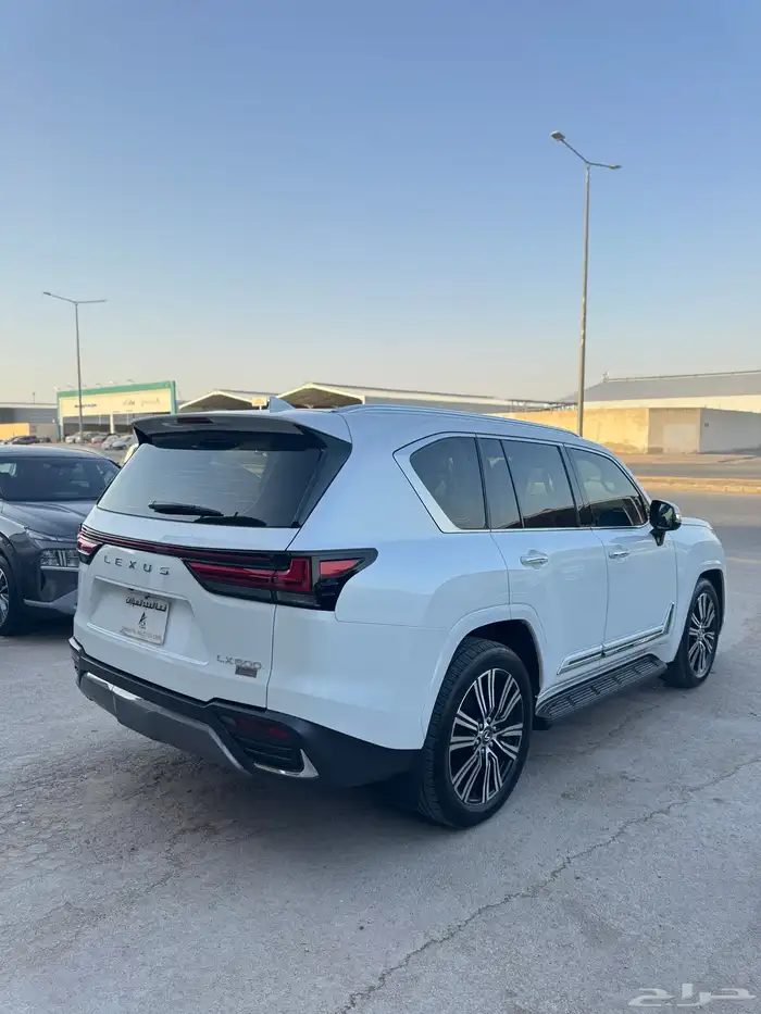 للبيع لكزس 2024 LX600- BB خليجي -بحالة الوكاله 3