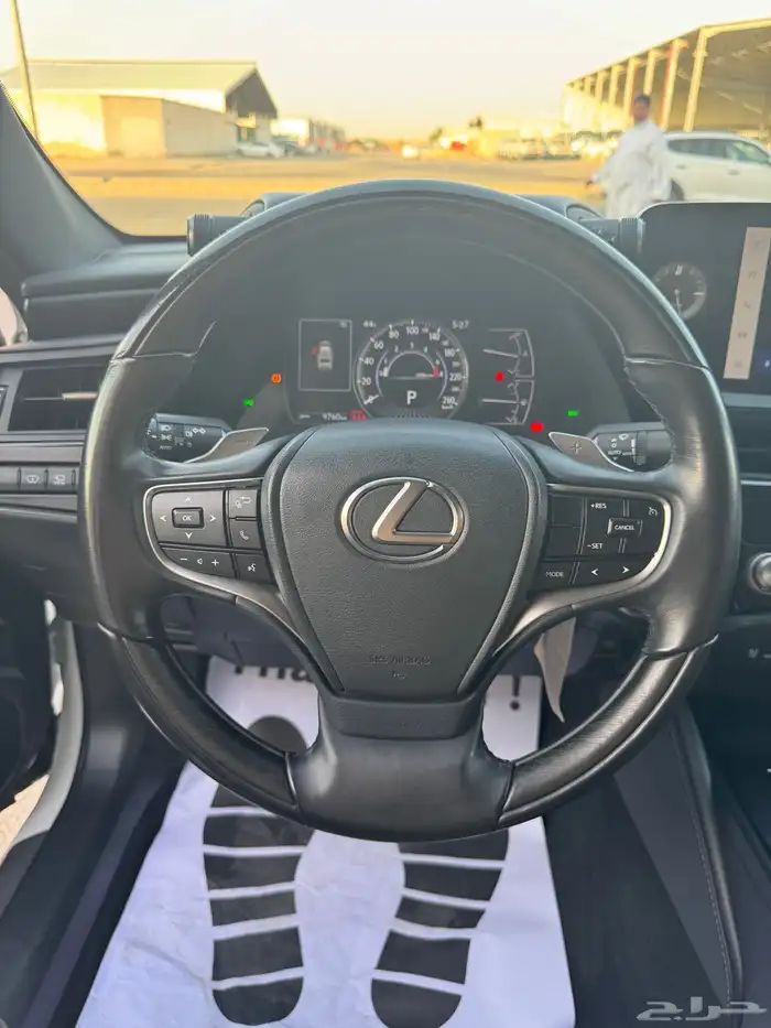 للبيع لكزس CC 2023 - ES350 - بحالة الوكاله 9