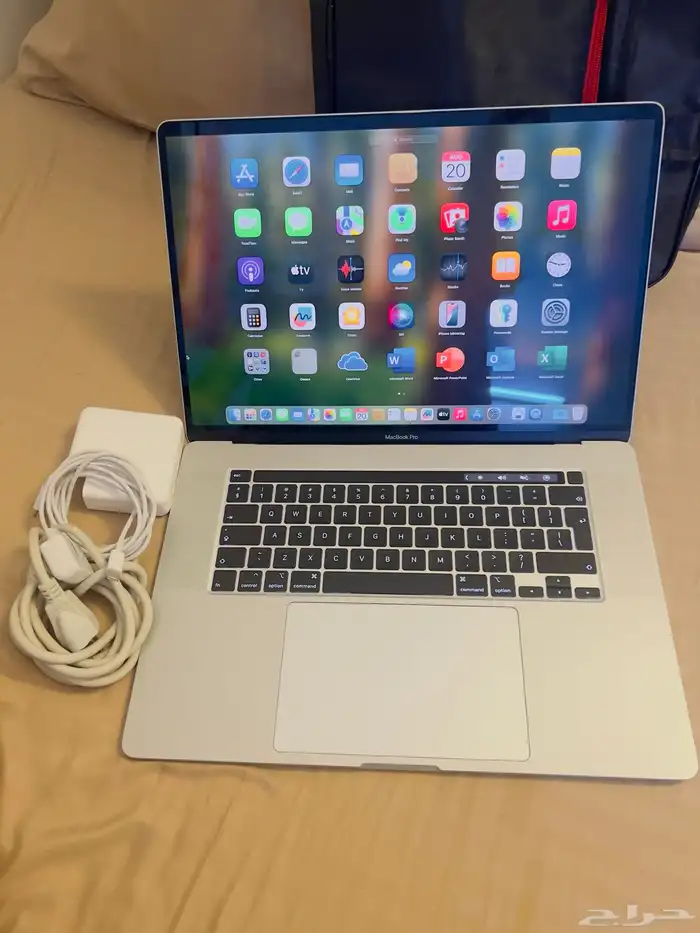 MacBook Pro 16inch. look like new 16GB ram 500gb SSD 2