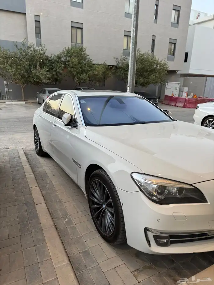 للبيع الفئة السابعه 730li مواصفات 740 1
