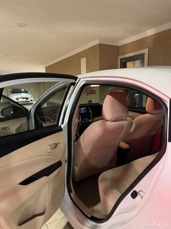 ياريس بيضاء موديل 2020 6