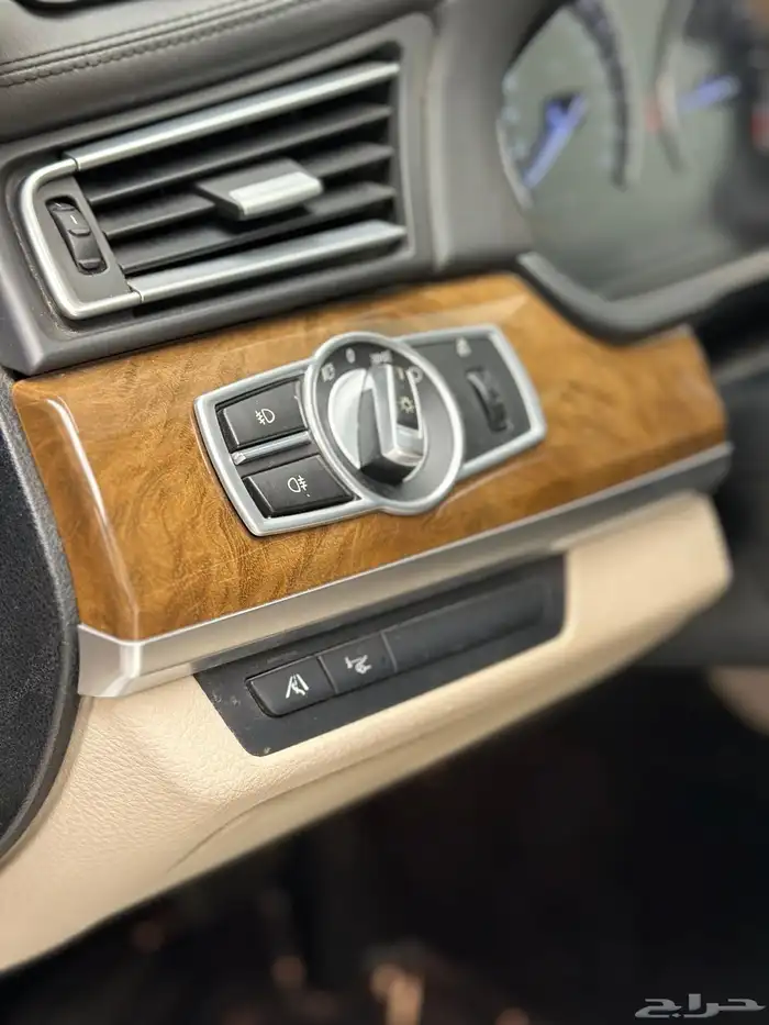 بي ام دبليو 2009 ( 740Li ) 11