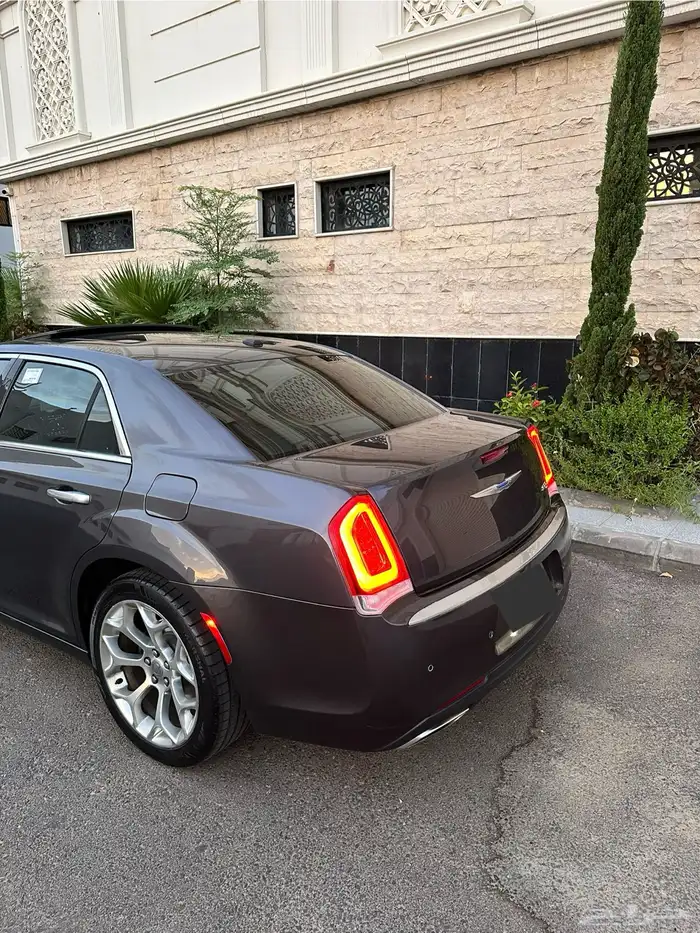 كرايزلر c300 2019 اكزاكتيف 4