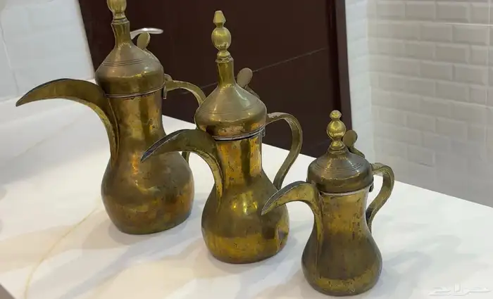 دلال قديمه جدا  ومختوم عليها 0