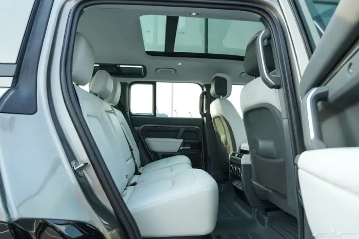 2025 Defender P400 HSE X Dynamic V6 جديد اصفار 8
