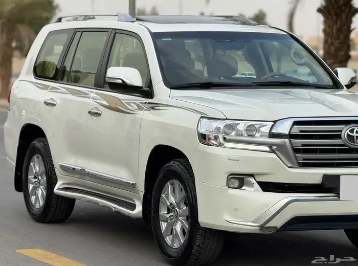 جيب لاندكروزر GXR 2017 سلندر 6 10