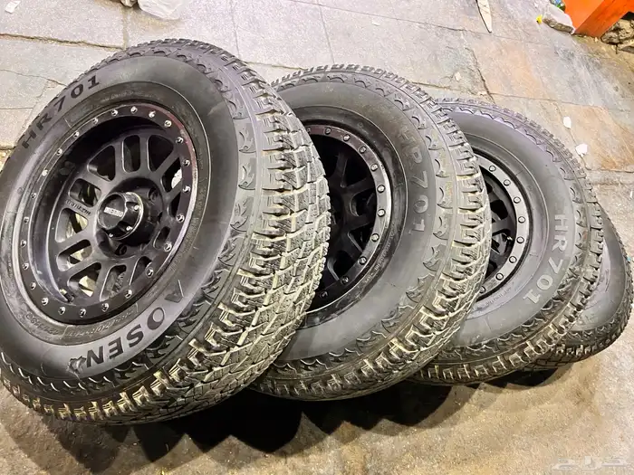 جنوط ميثود 6 مسمار مع كفرات صيني نص حجري مقاس 285 70 17 4