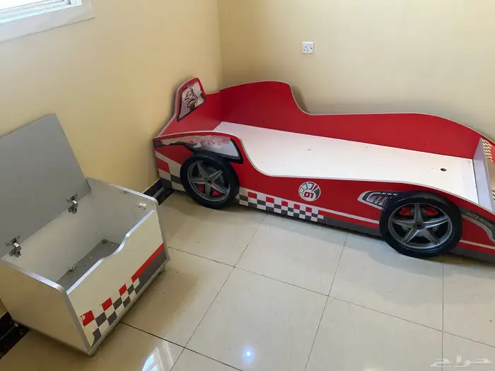 سرير أطفال عربيه و كومود ممتاز 200 ريال للسفر 1