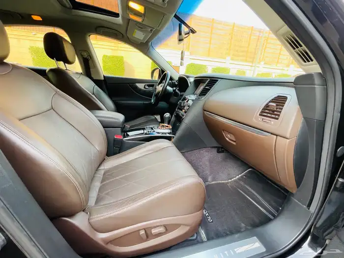 انفنتي QX70 فل 2020 بحالة ممتازة 18