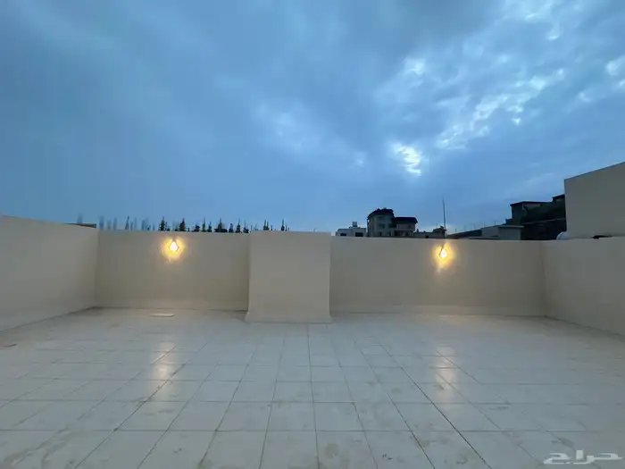 للبيع روف دور علوى وملحق موقع مميز بالقرب من مطار ابها 27