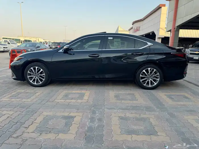 لكزس ES300h 2024 6