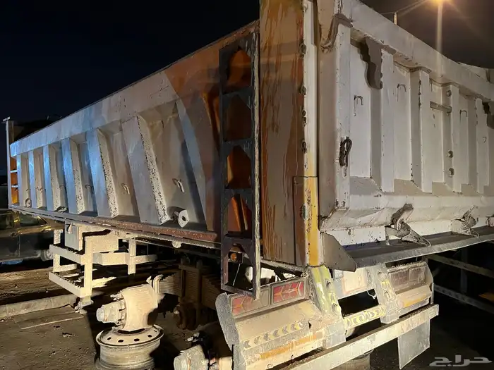 صندوق قلاب قاعدة 16 طول 17 نظيف على الشرط 5