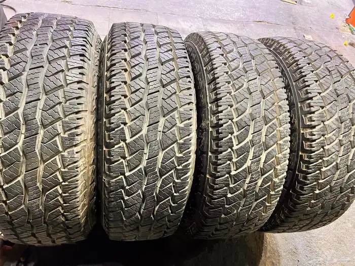 جنوط ميثود 6 مسمار مع كفرات صيني نص حجري مقاس 285 70 17 6