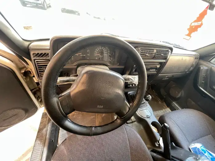 جيب شيروكي خليجي قير عادي 2001 16