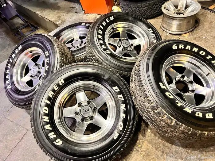 جنوط ريس مع كفرات دنلوب مقاس 275 70 16 9