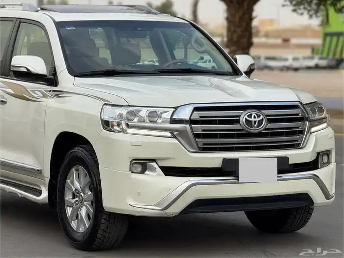 جيب لاندكروزر GXR 2017 سلندر 6 9