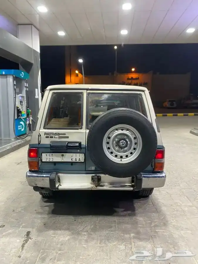 بترول يحمل لوحه مميزه 1