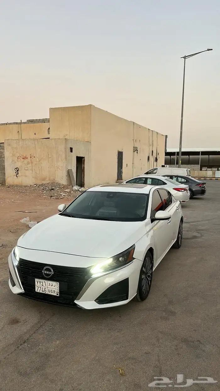 نيسان التيما 2023 SV نص فل 10