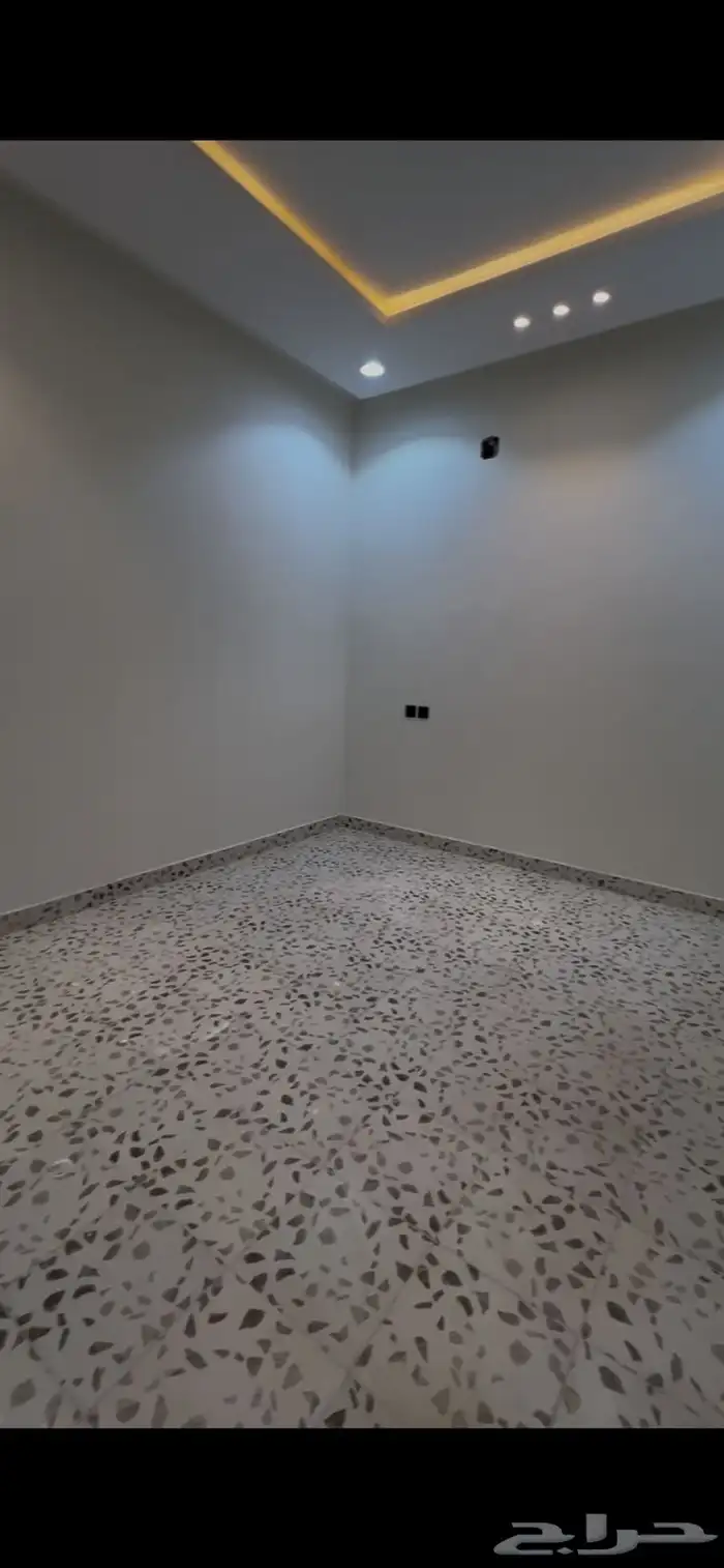 فيلا للايجار حي عكاظ 13