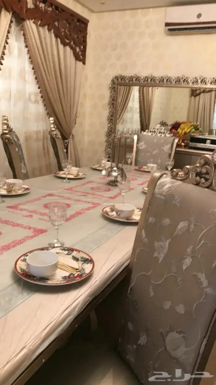 طاولة طعام فخمه 12 كرسي ب 3700 ريال فقط 0