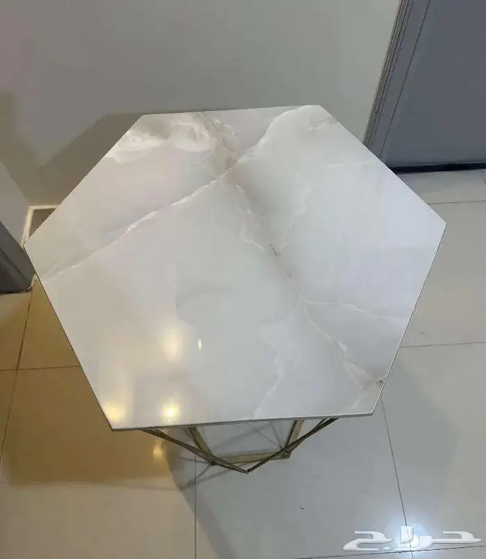 للبيع طاولات 3