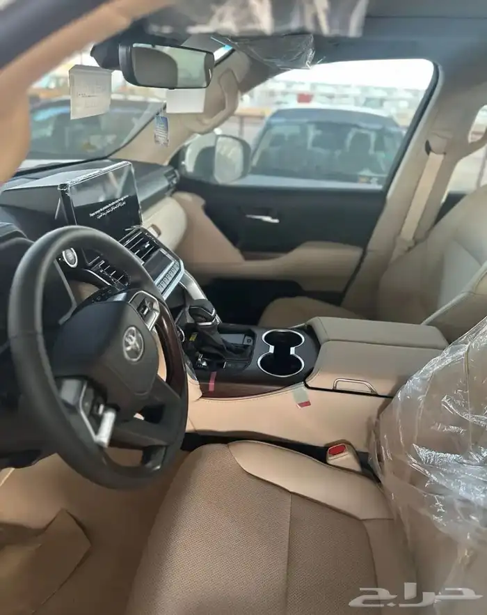 لاندكروزر 2025 GXR L4 11