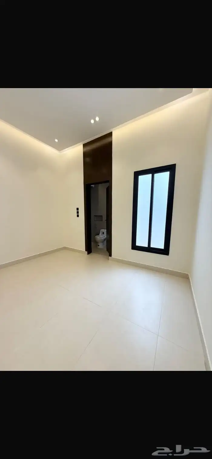 للبيع فله سكنيه مساحة 375م مؤسس شقتين 4