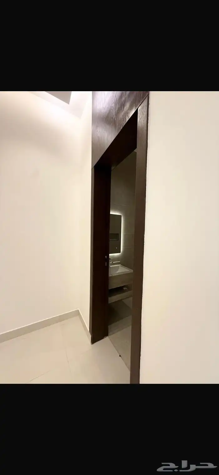 للبيع فله سكنيه مساحة 375م مؤسس شقتين 3