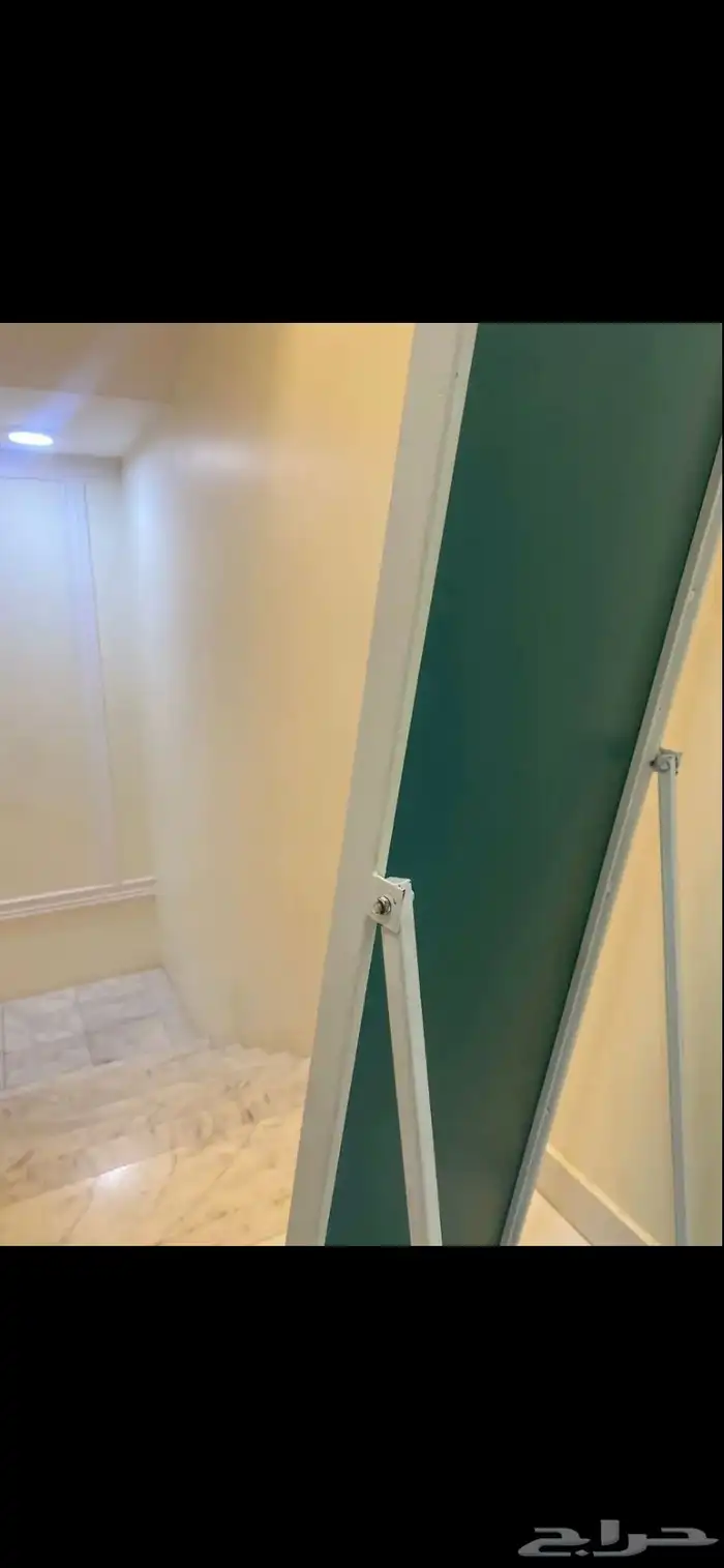 مرايا مرايه بستاند بيضاء جوده ونظافه 2