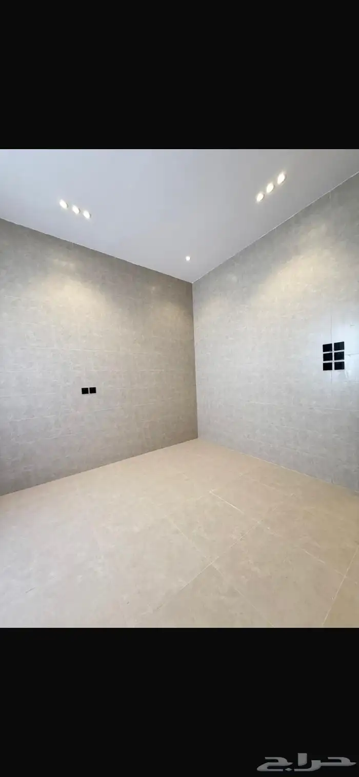 للبيع فله سكنيه مساحة 375م مؤسس شقتين 1