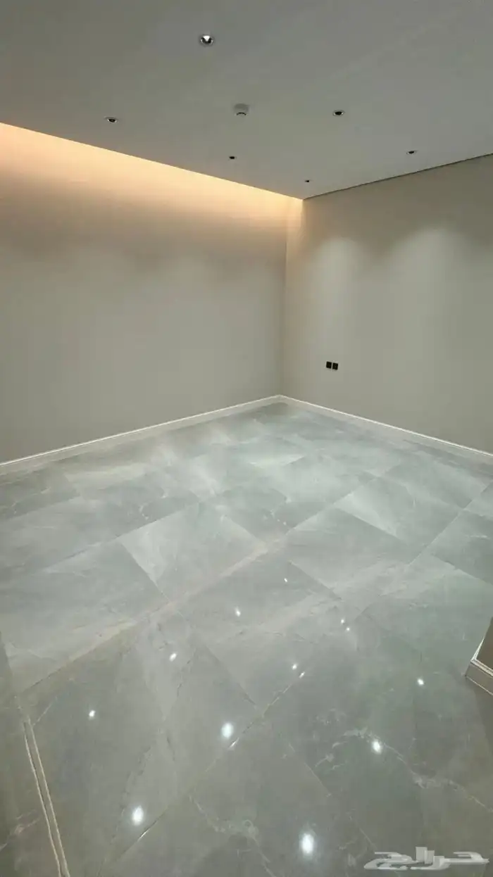 شقق وفلل روف في افضل منطقه في حي الجماوات 5