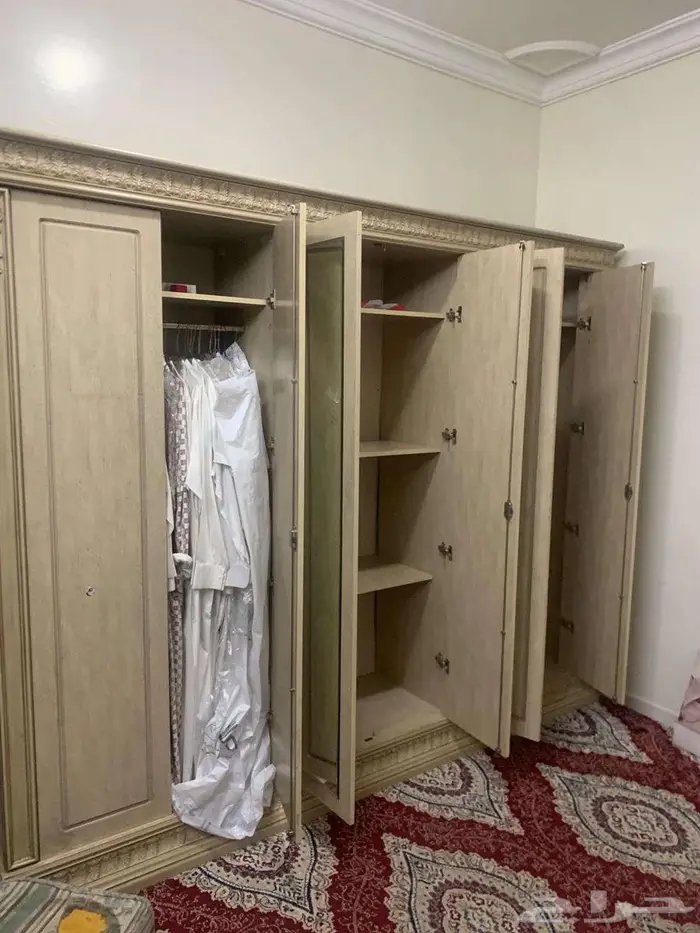 كنب وغرفة نوم ودواليب للبيع 7