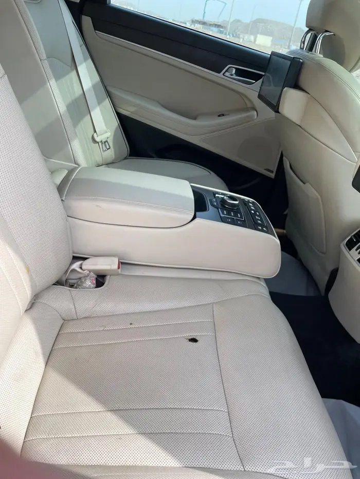 للبيع جنسس 2015 فئه رويال V8 22