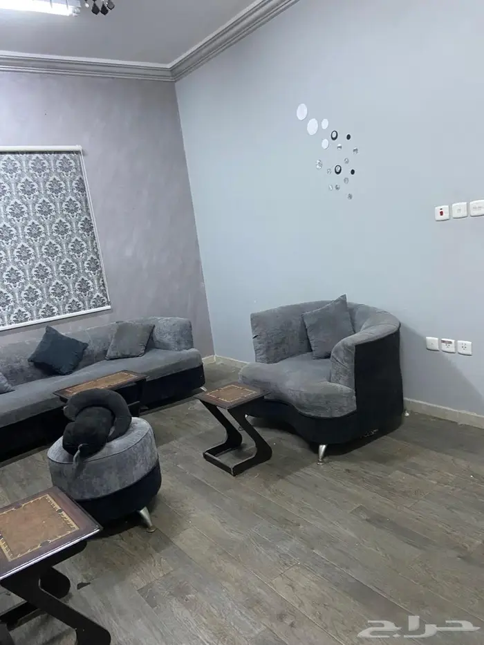 للبيع طقمين كنب مع طقم جلسة أرضية 2