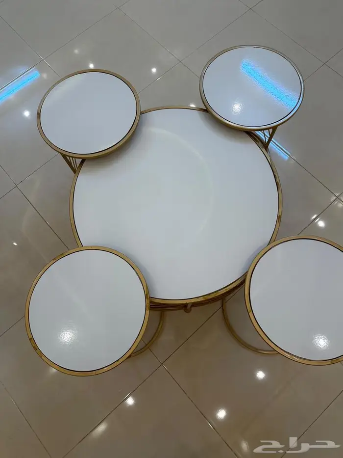 طاولات ذهبي نظيفه 2
