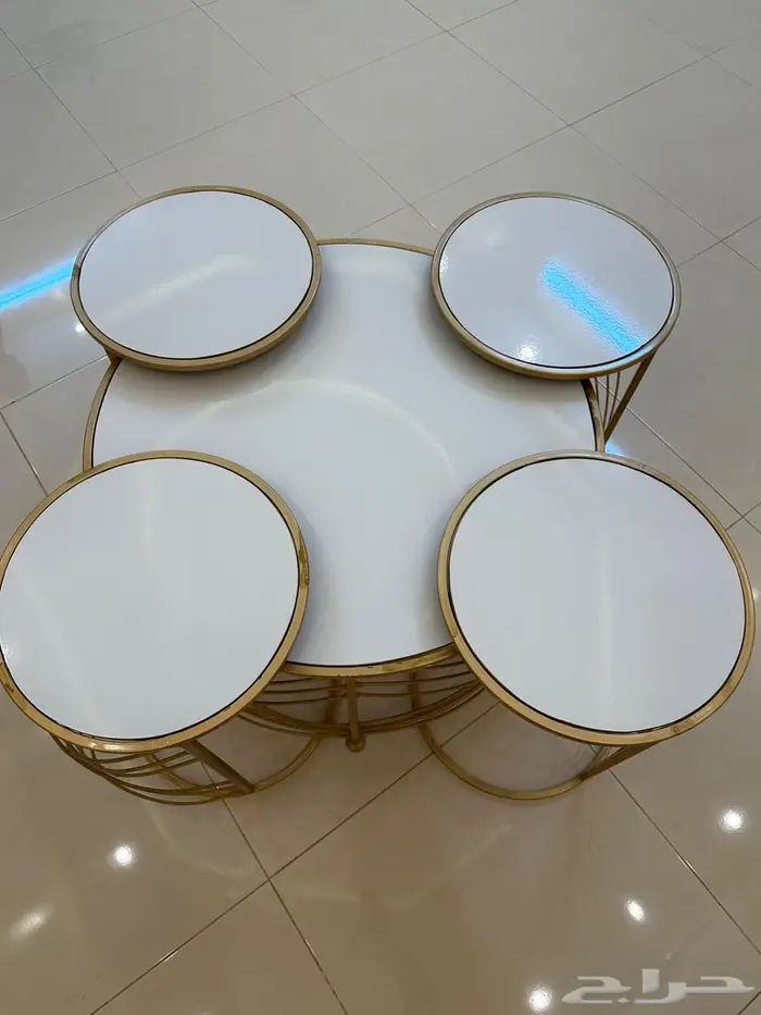 طاولات ذهبي نظيفه 1